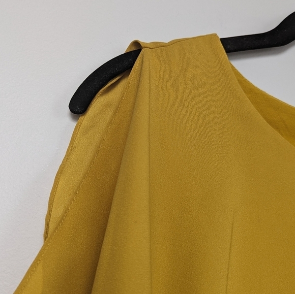 Kenneth Cole Draped Asymmetrical Blouse Sleeveless Scoop Neck Lined Mustard sz S - Picture 5 of 11